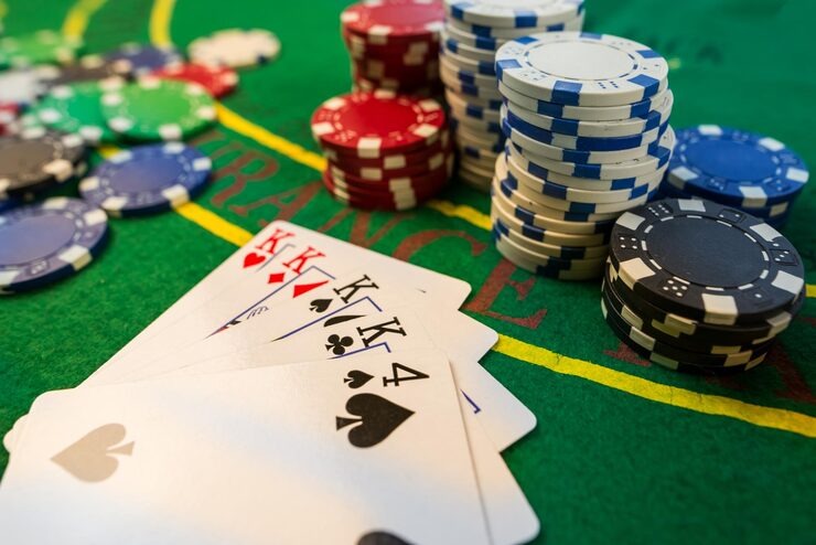 shopeetoto Poker Indonesia cash table interface showing seat positions and chip stacks